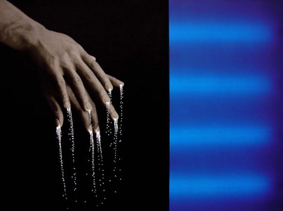 Daniele BUETTI - Hand with blue 2003 - Tirage photo sur aluminium perforés - (...)