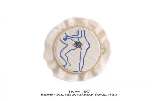 04. Frances GOODMAN - Embroideries "Blue men" - 2007 - Fil de broderie, (...)